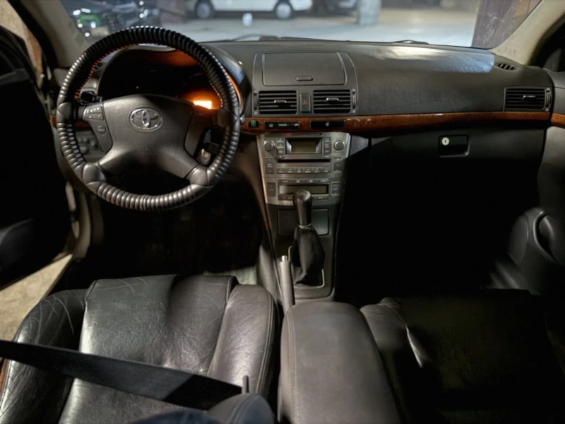 Toyota Avensis, снимка 5 - Автомобили и джипове - 53140674