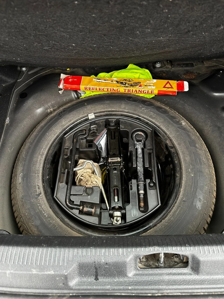 Peugeot 207 1.4i, снимка 14 - Автомобили и джипове - 54110157