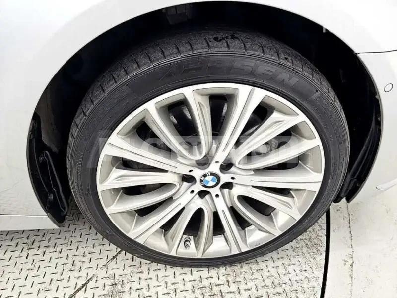 BMW 750 XDRIVE | BOWER&WILKINS | DVD, снимка 17 - Автомобили и джипове - 55930058