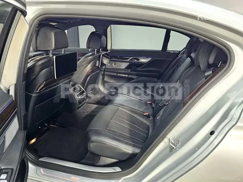 BMW 750 XDRIVE | BOWER&WILKINS | DVD, снимка 8 - Автомобили и джипове - 55930058
