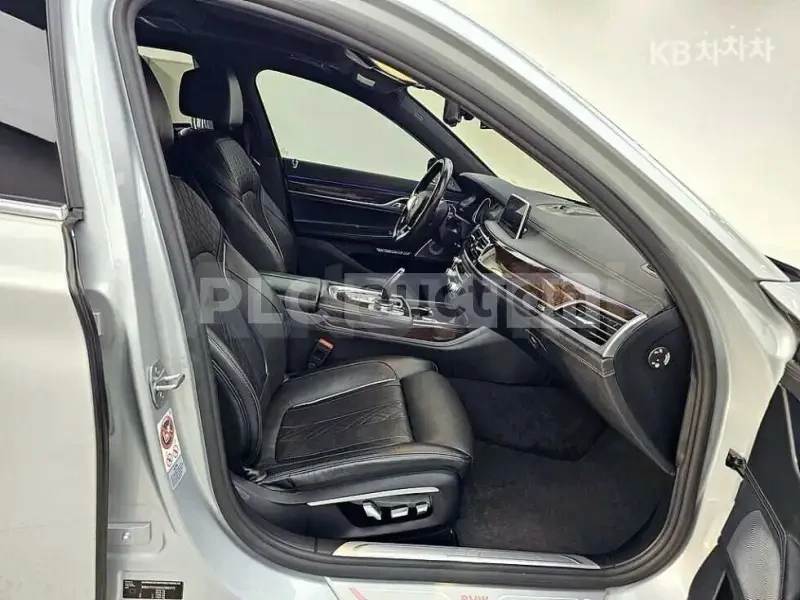 BMW 750 XDRIVE | BOWER&WILKINS | DVD, снимка 9 - Автомобили и джипове - 55930058