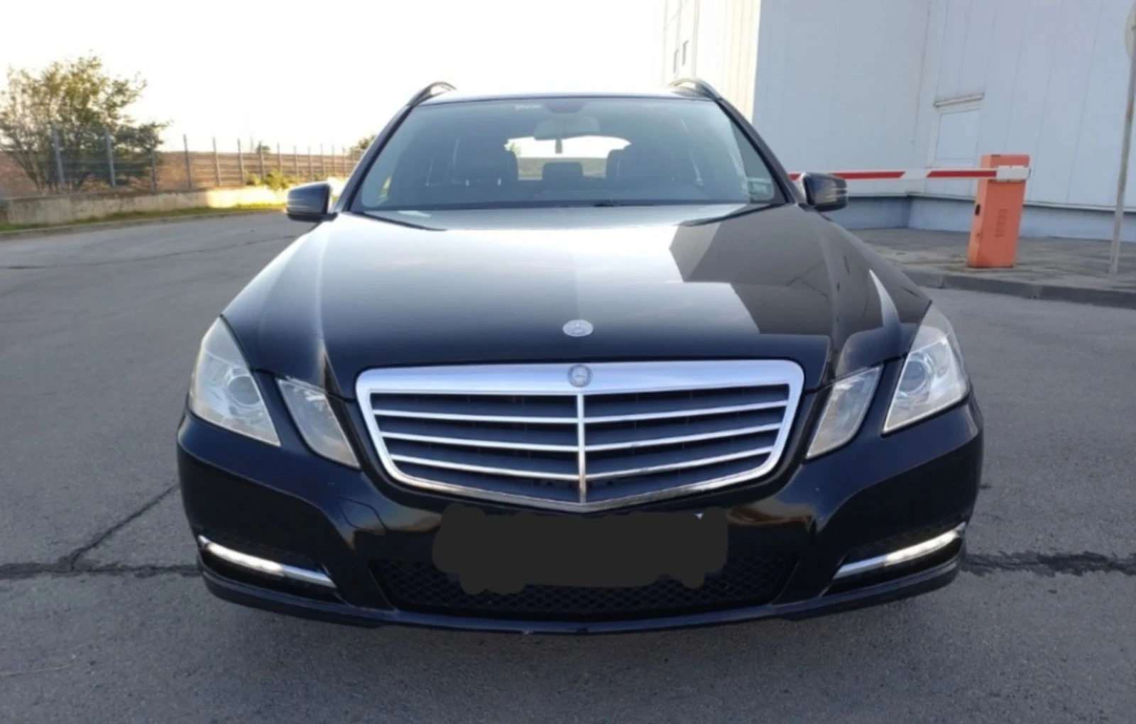 Mercedes-Benz E 200, снимка 1