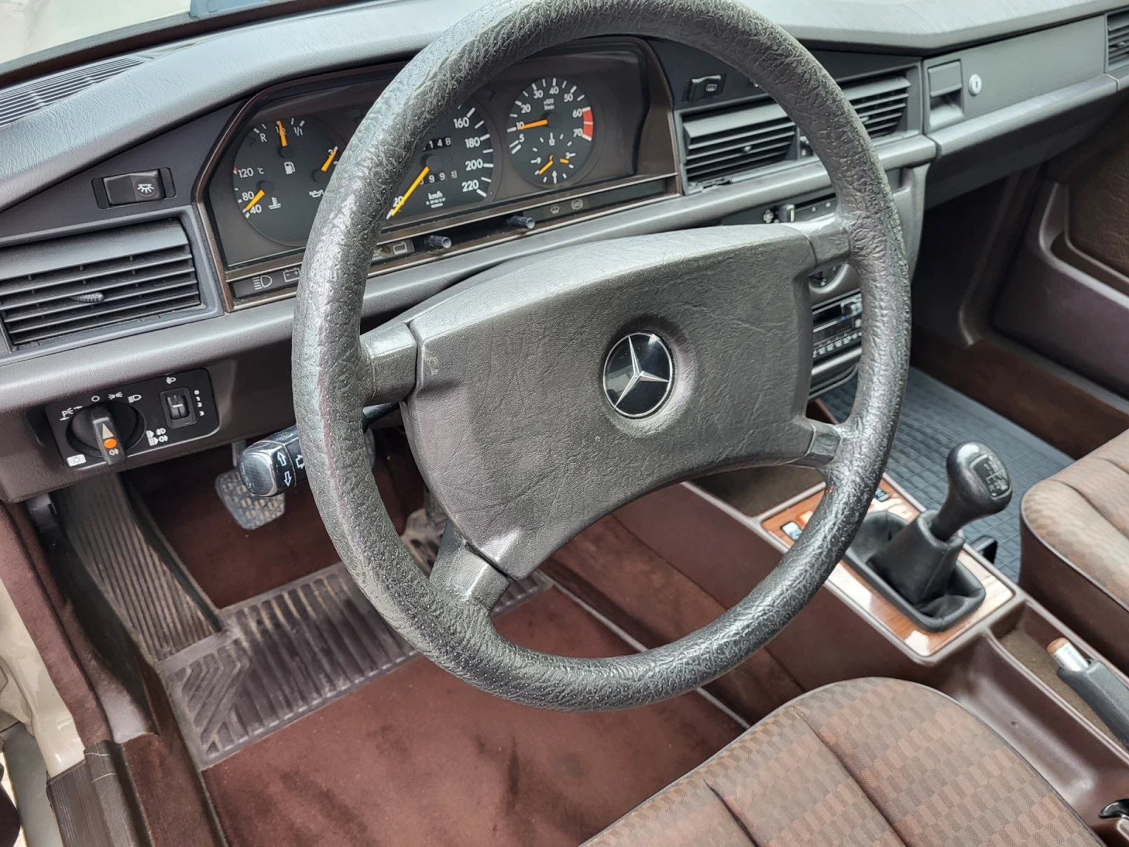Mercedes-Benz 190  - изображение 9