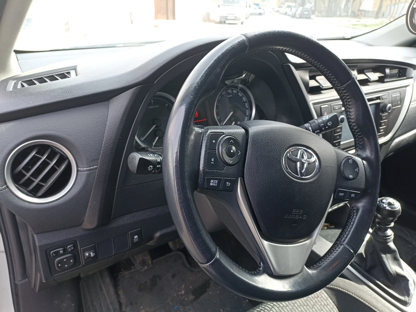 Toyota Auris 2.0d, снимка 9 - Автомобили и джипове - 53817697