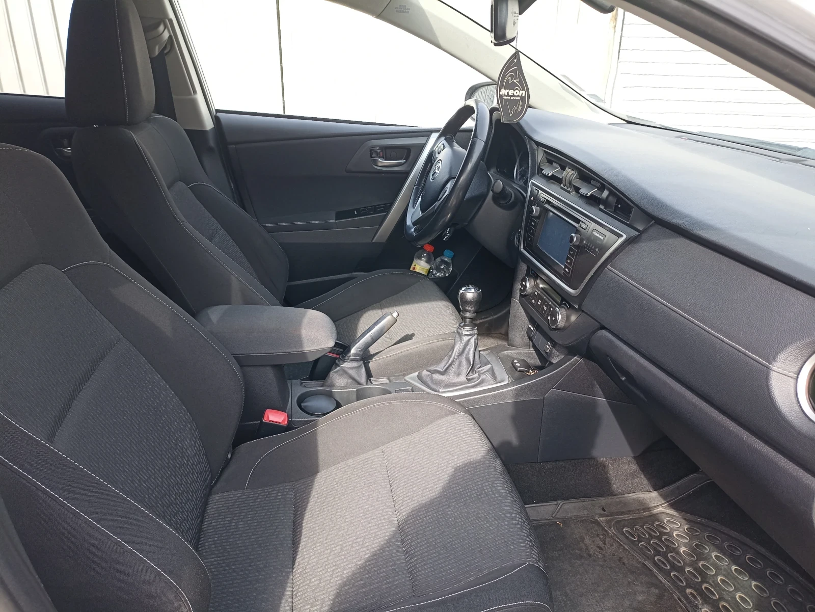 Toyota Auris 2.0d, снимка 10 - Автомобили и джипове - 53817697