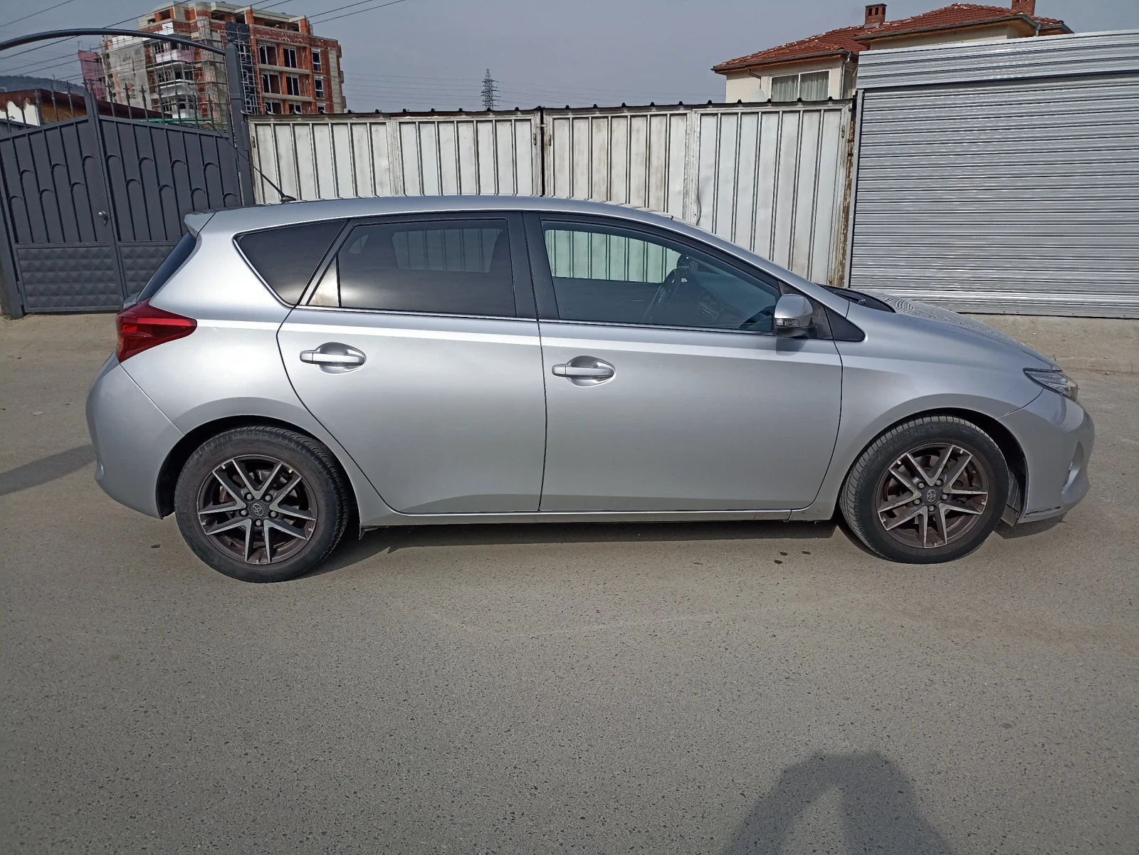 Toyota Auris 2.0d, снимка 6 - Автомобили и джипове - 53817697