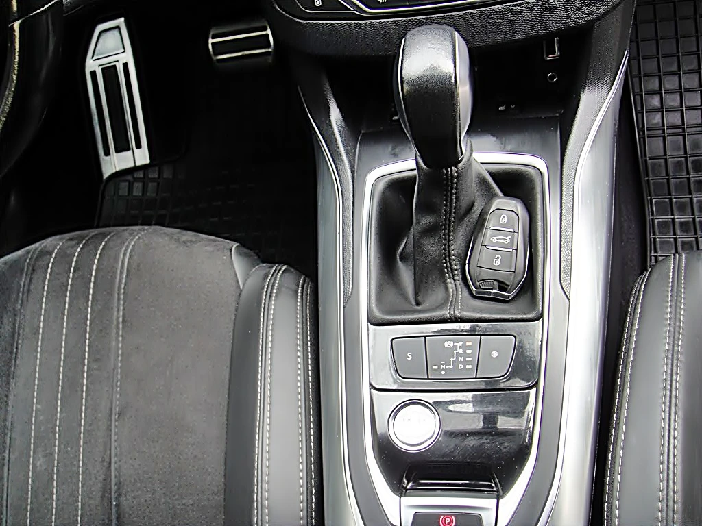 Peugeot 308 1.6 НDI ЕURO-6В, снимка 14 - Автомобили и джипове - 53894548