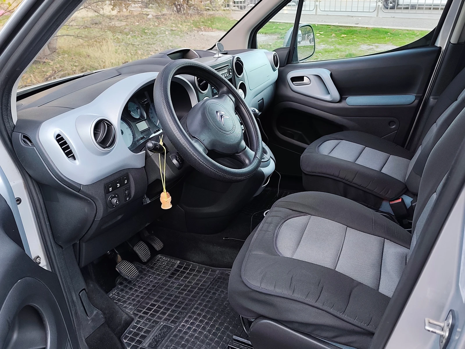 Citroen Berlingo 1.6HDI, снимка 6 - Автомобили и джипове - 54302604