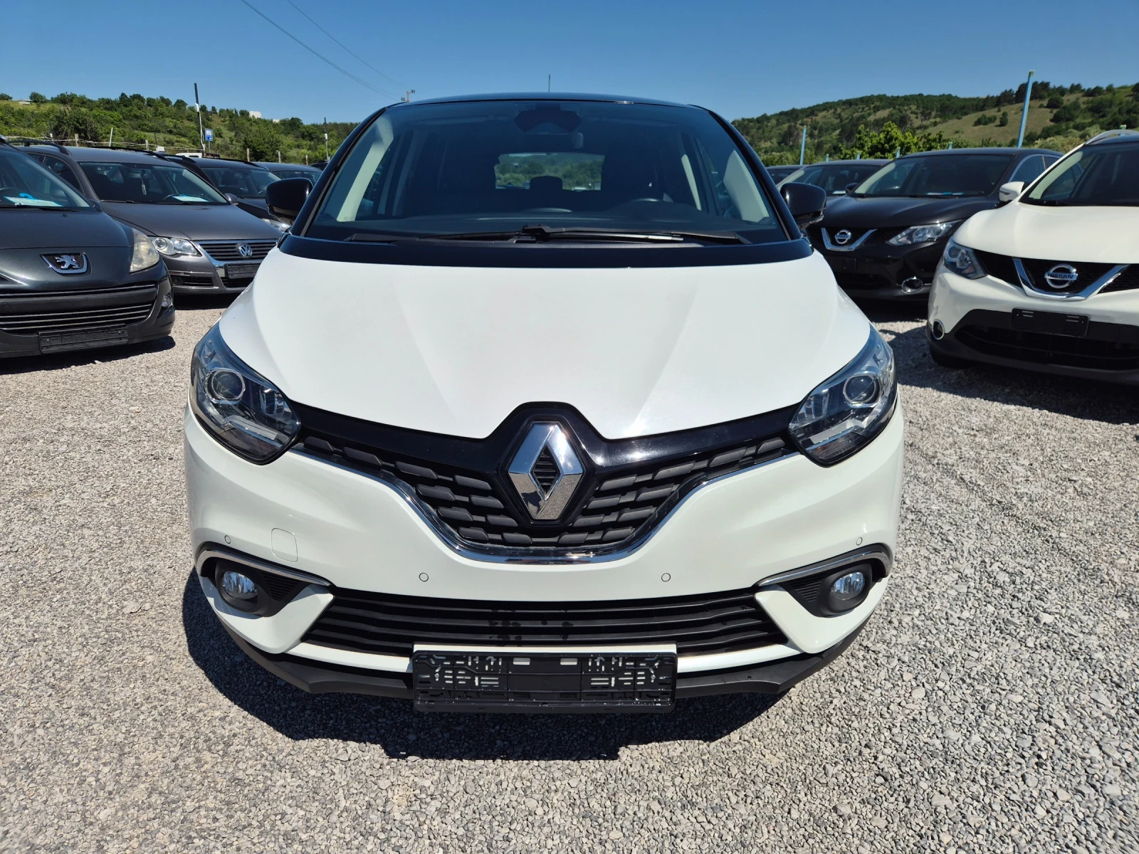 Renault Scenic 1.5 dci, снимка 3 - Автомобили и джипове - 54706437