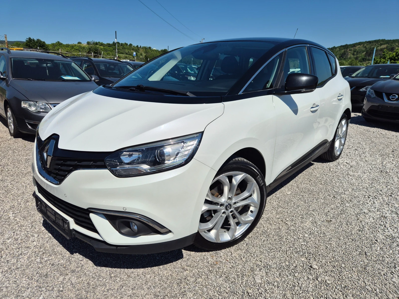 Renault Scenic 1.5 dci, снимка 2 - Автомобили и джипове - 54706437