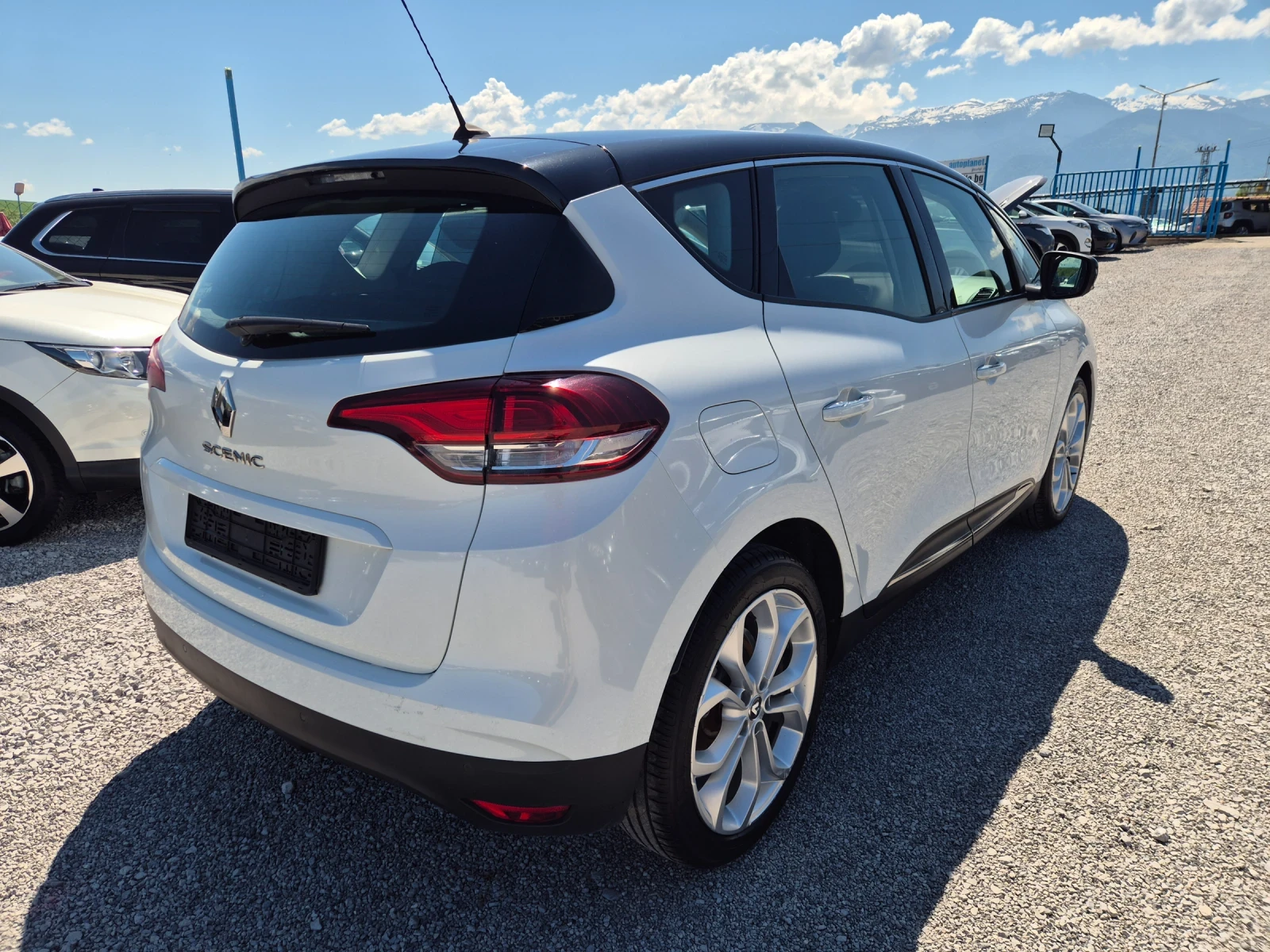 Renault Scenic 1.5 dci, снимка 4 - Автомобили и джипове - 54706437