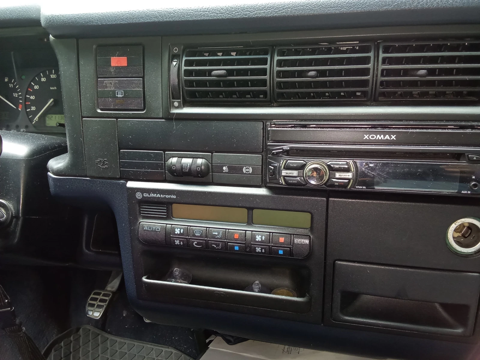 VW Multivan 2.5 TDI, снимка 7 - Автомобили и джипове - 54777702