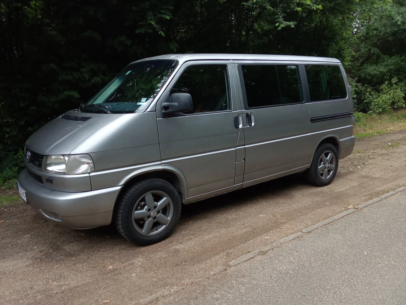 VW Multivan 2.5 TDI, снимка 4 - Автомобили и джипове - 54777702