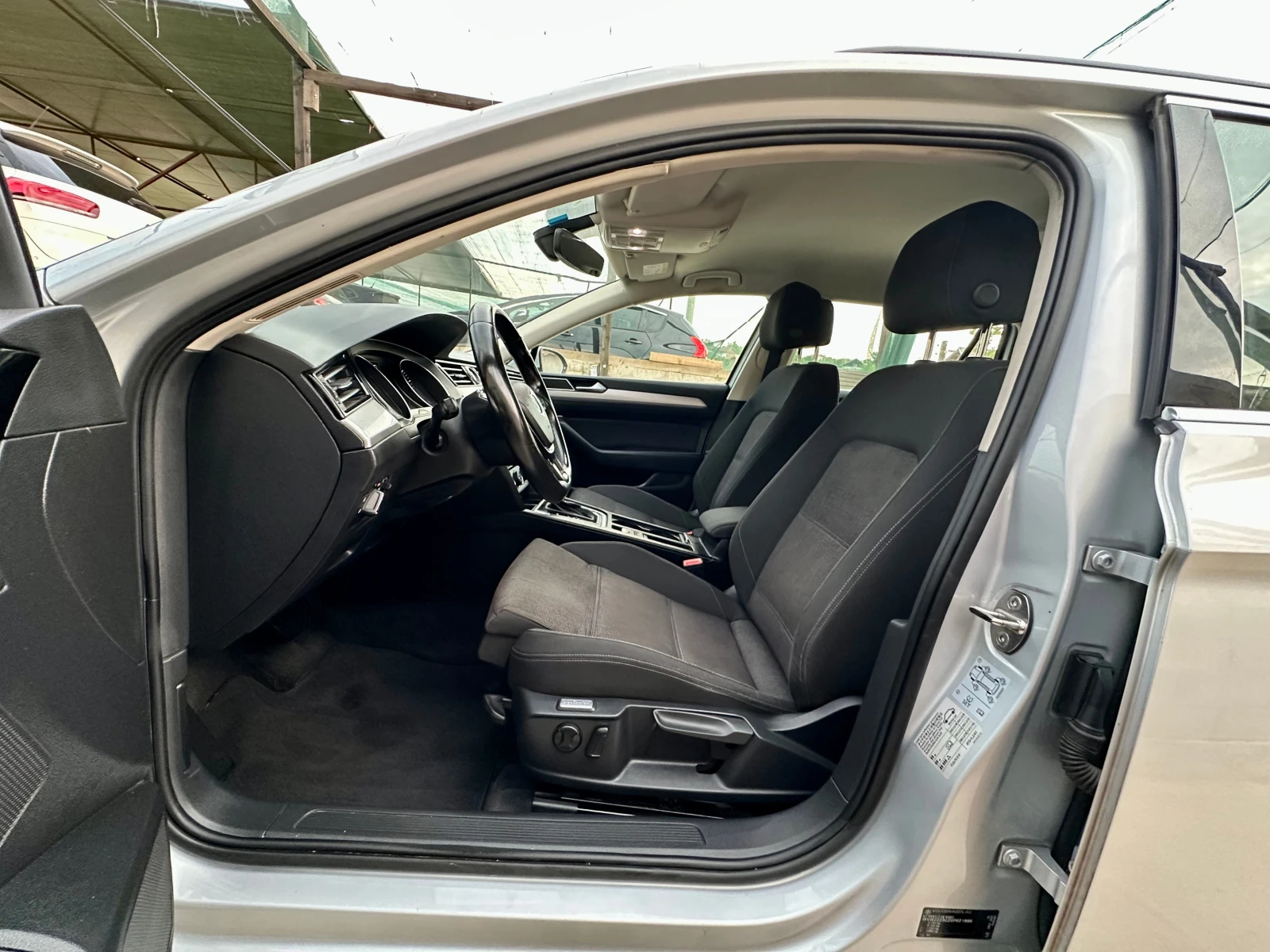 VW Passat 2.0TDI 6-Скорости DSG Пълна Сервизна История, снимка 13 - Автомобили и джипове - 55317510