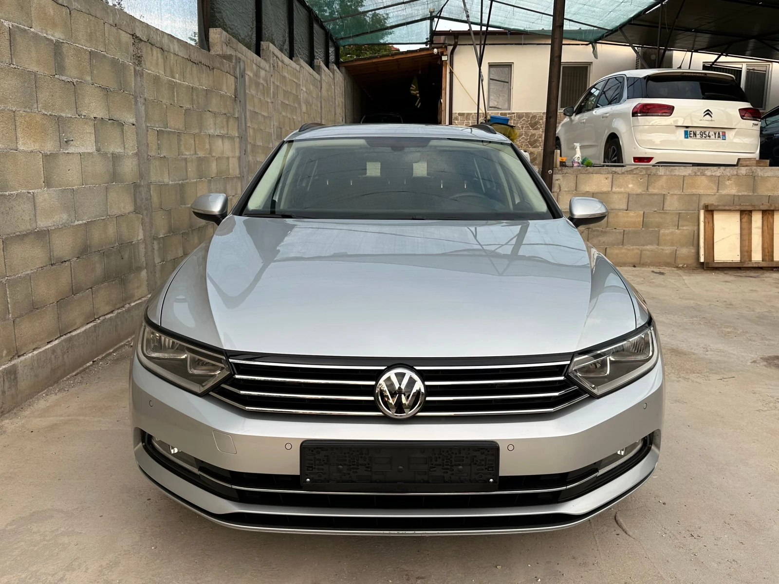 VW Passat 2.0TDI 6-Скорости DSG Пълна Сервизна История, снимка 2 - Автомобили и джипове - 55317510