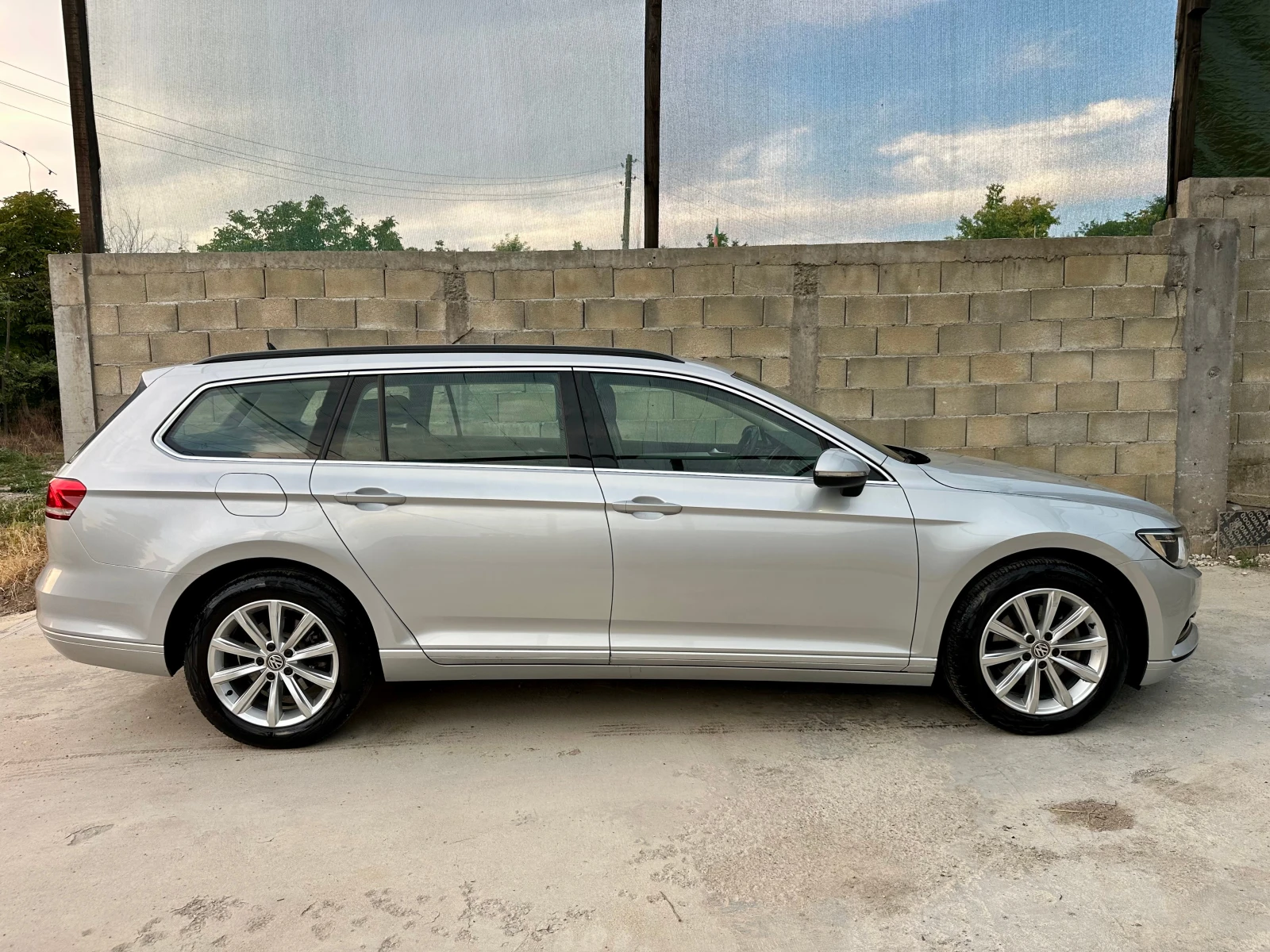 VW Passat 2.0TDI 6-Скорости DSG Пълна Сервизна История, снимка 4 - Автомобили и джипове - 55317510