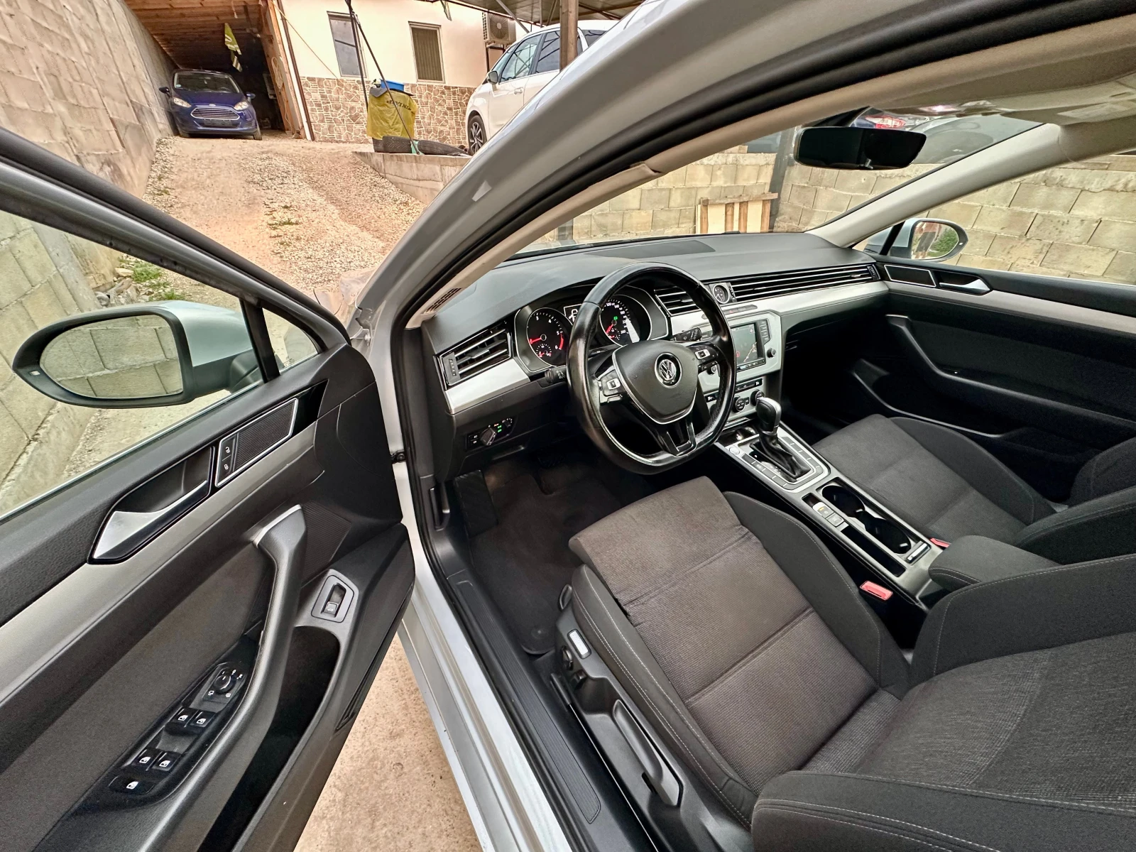 VW Passat 2.0TDI 6-Скорости DSG Пълна Сервизна История, снимка 9 - Автомобили и джипове - 55317510