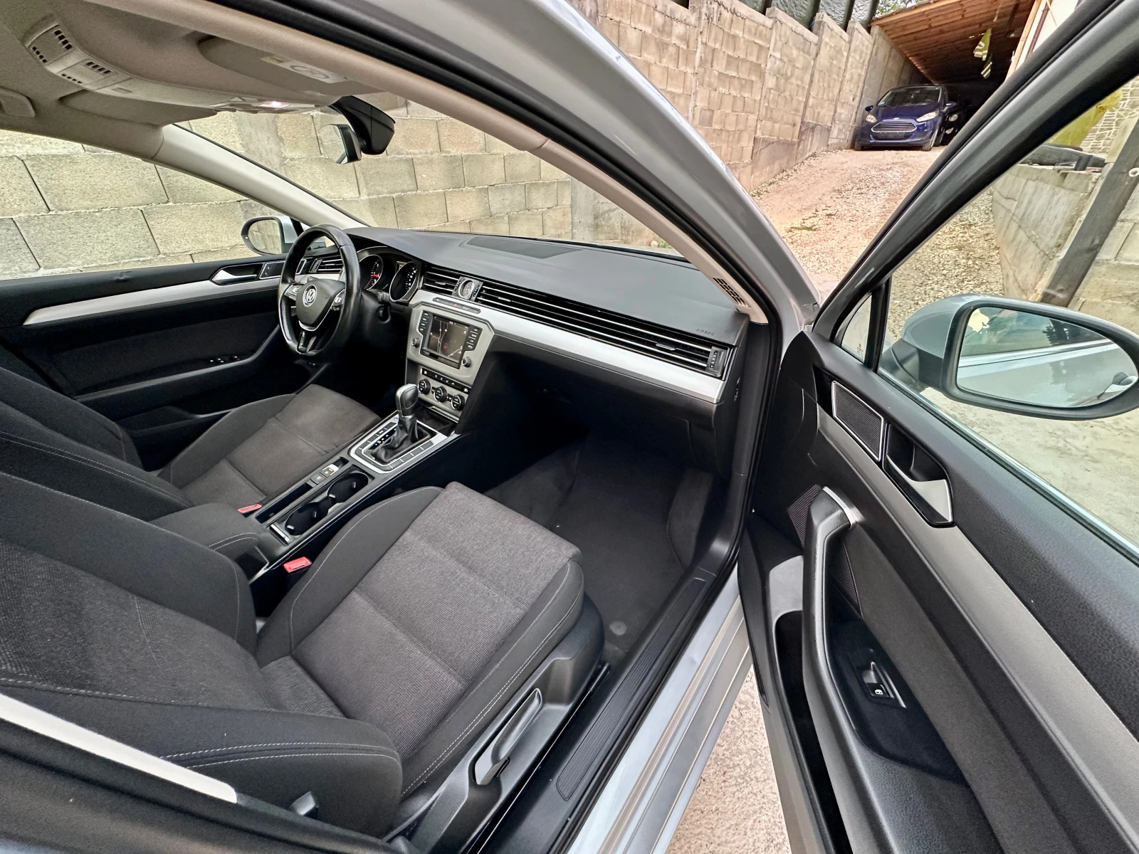 VW Passat 2.0TDI 6-Скорости DSG Пълна Сервизна История, снимка 10 - Автомобили и джипове - 55317510