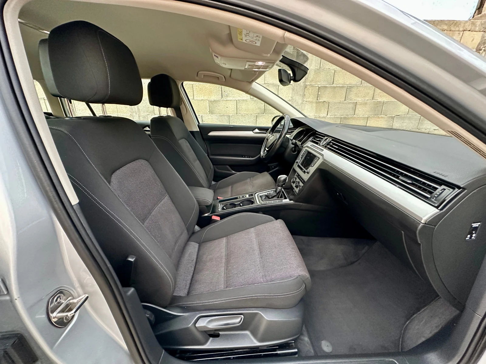 VW Passat 2.0TDI 6-Скорости DSG Пълна Сервизна История, снимка 14 - Автомобили и джипове - 55317510