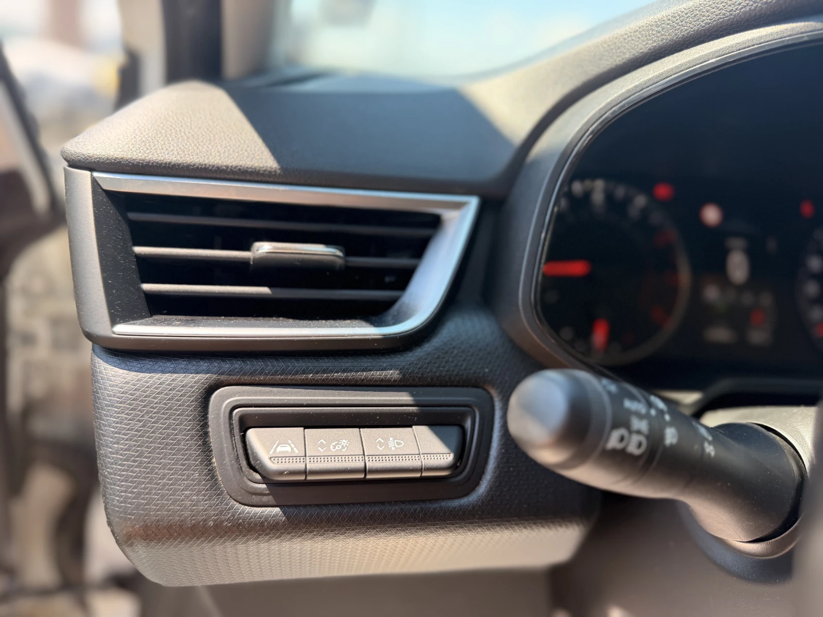Renault Clio 1.0 TCe/90 к.с, снимка 16 - Автомобили и джипове - 55626733