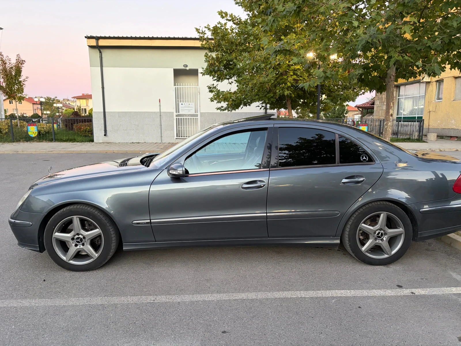 Mercedes-Benz E 280, снимка 5 - Автомобили и джипове - 56342194