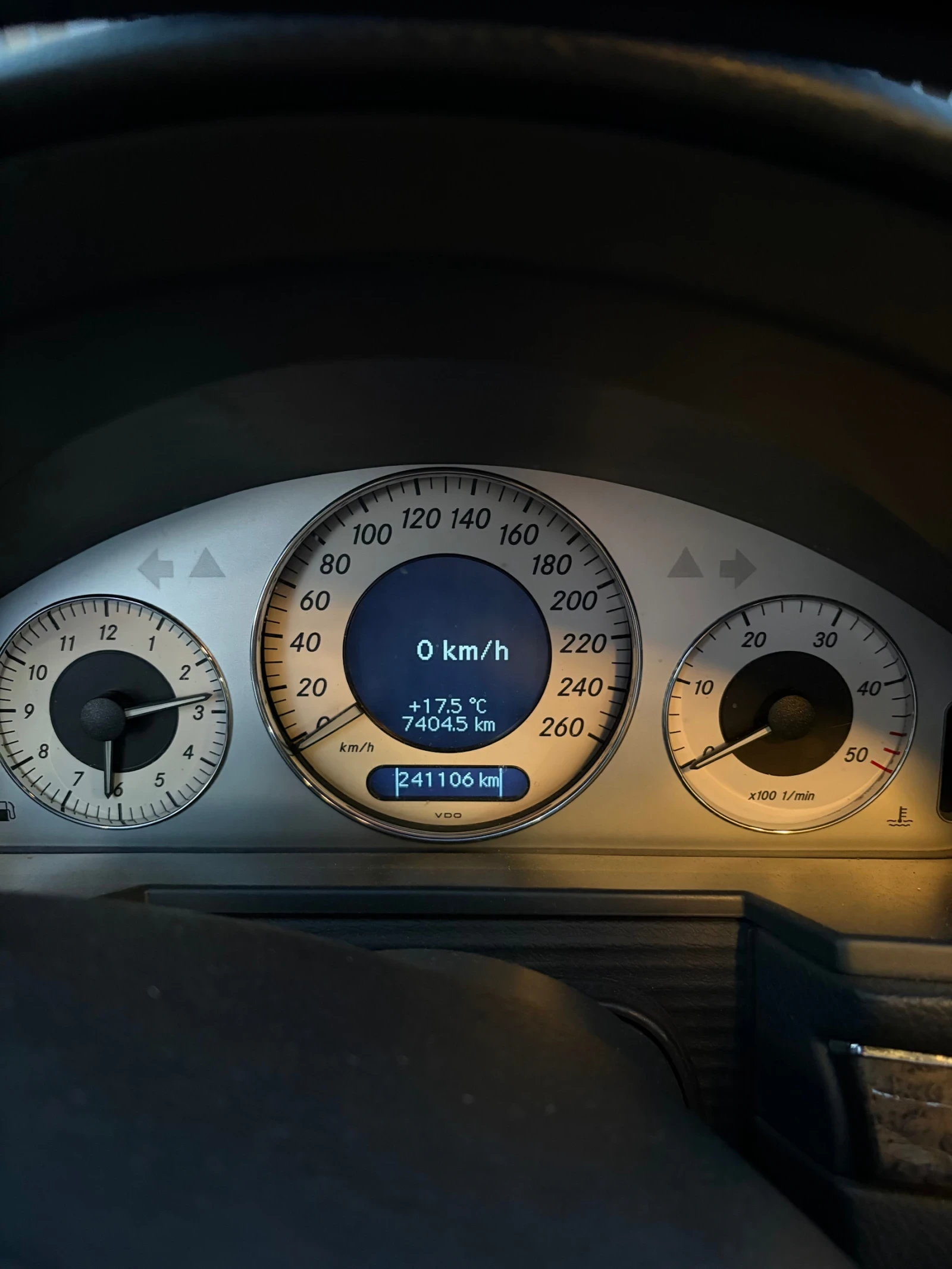 Mercedes-Benz E 280, снимка 10 - Автомобили и джипове - 56342194