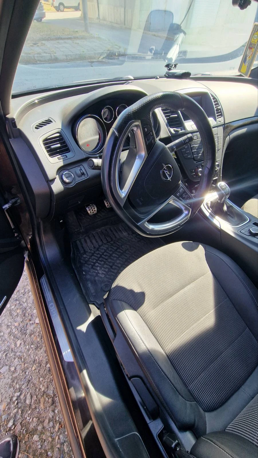 Opel Insignia 2.0 CDTI, снимка 9 - Автомобили и джипове - 56350736