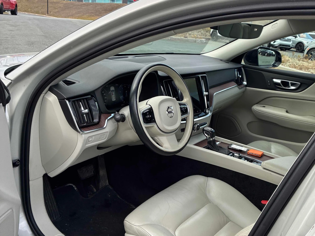 Volvo S60 T5* AWD* КАМЕРА* ПОДГРЕВ, снимка 6 - Автомобили и джипове - 56706362