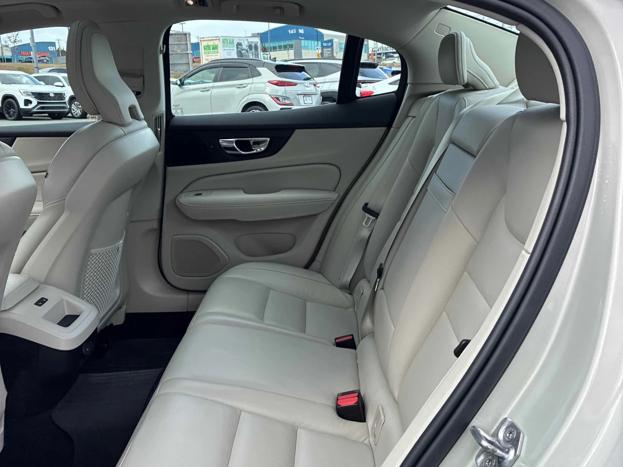 Volvo S60 T5* AWD* КАМЕРА* ПОДГРЕВ, снимка 9 - Автомобили и джипове - 56706362
