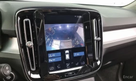 Volvo XC40 B4* MOMENTUM* ПАНО* KEYLESS* ПОДГРЕВ* КАМЕРИ* 360*, снимка 11