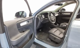 Volvo XC40 B4* MOMENTUM* ПАНО* KEYLESS* ПОДГРЕВ* КАМЕРИ* 360*, снимка 7