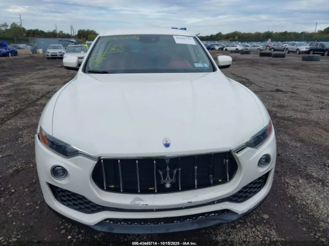 Maserati Levante 8ZF* Keyless* Подгреви* Червен салон* Клип на мото, снимка 13 - Автомобили и джипове - 53109314