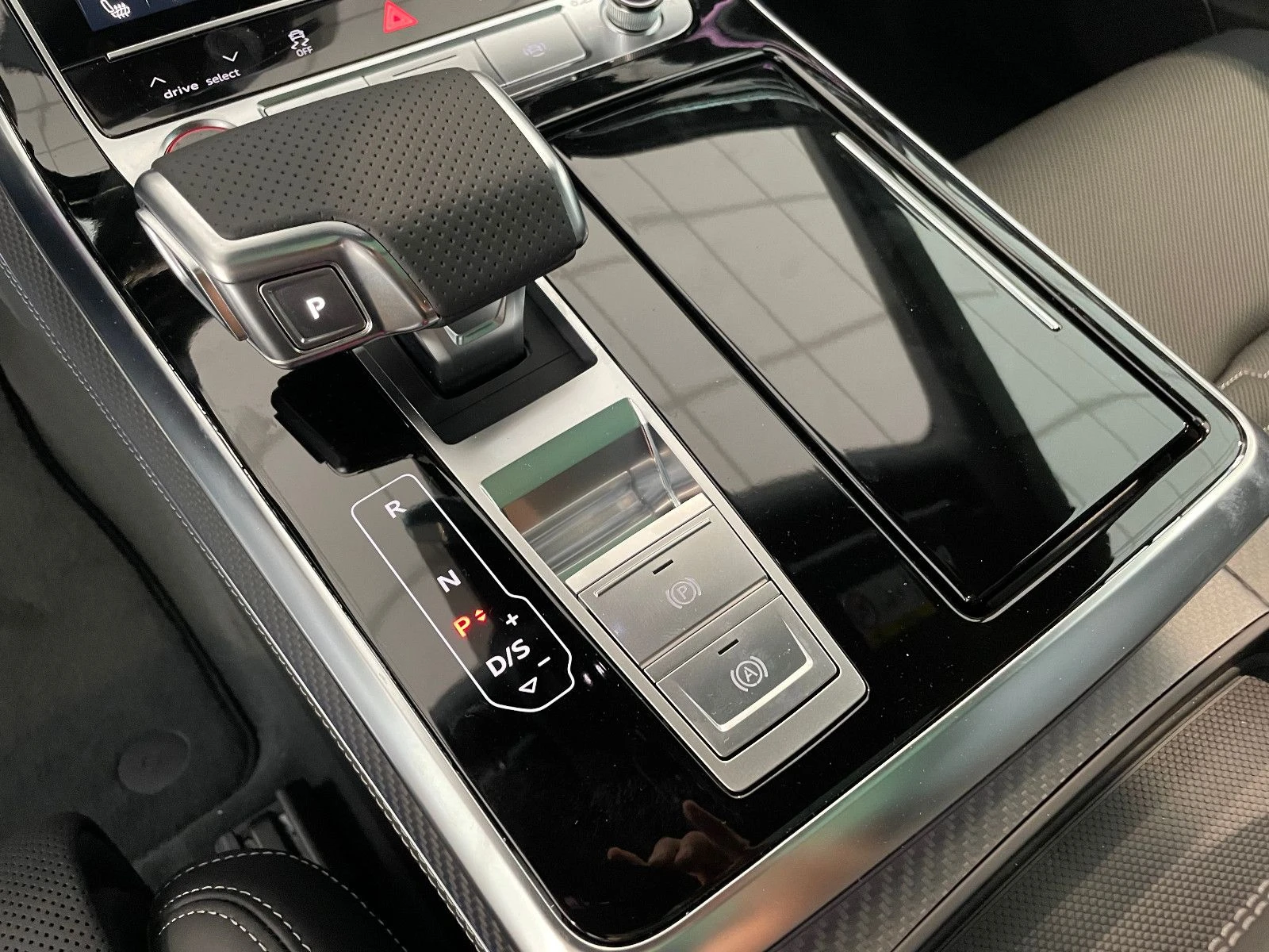 Audi RSQ8 * CERAMIC* PANO* DISTR* MEMORY*  | Mobile.bg   14