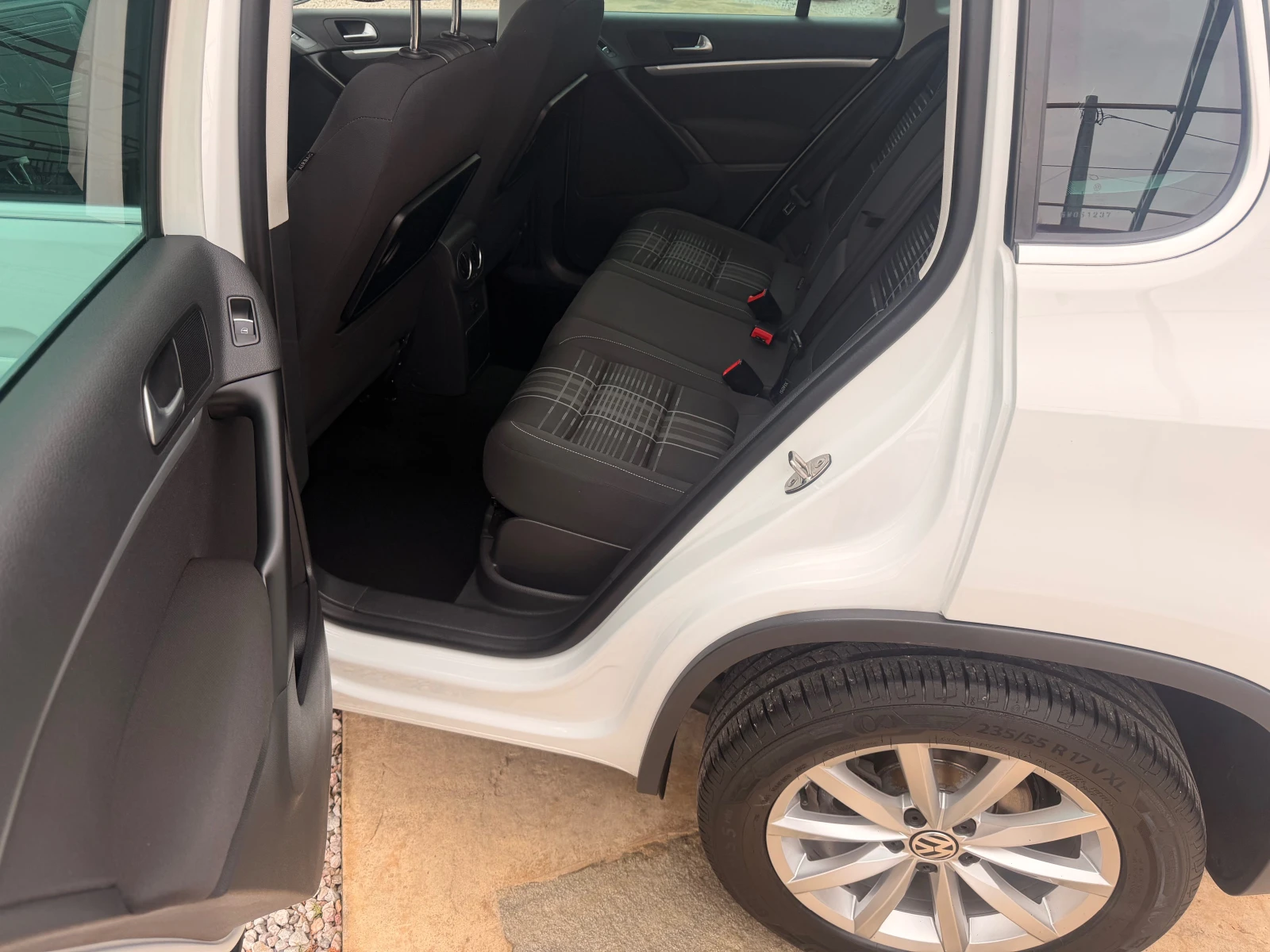VW Tiguan 2.0TDI* LOUNGLE* FACE* PANORAMA* KAMERA* LIZING | Mobile.bg � ����������� 15