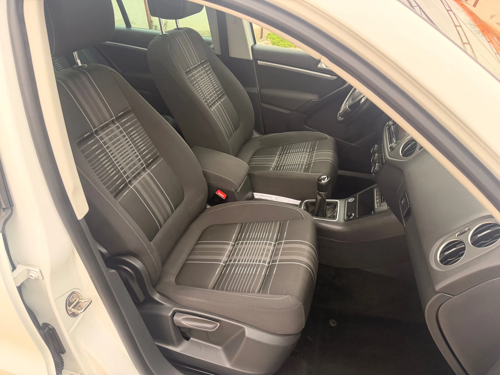 VW Tiguan 2.0TDI* LOUNGLE* FACE* PANORAMA* KAMERA* LIZING - изображение 9