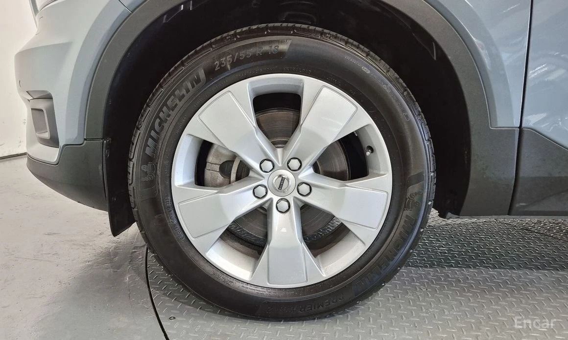 Volvo XC40 B4* MOMENTUM* ПАНО* KEYLESS* ПОДГРЕВ* КАМЕРИ* 360*, снимка 13 - Автомобили и джипове - 54194906