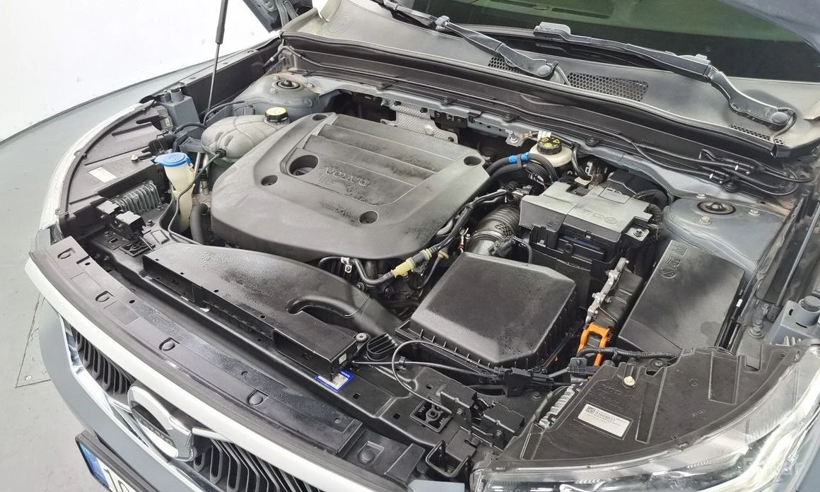 Volvo XC40 B4* MOMENTUM* ПАНО* KEYLESS* ПОДГРЕВ* КАМЕРИ* 360*, снимка 14 - Автомобили и джипове - 54194906