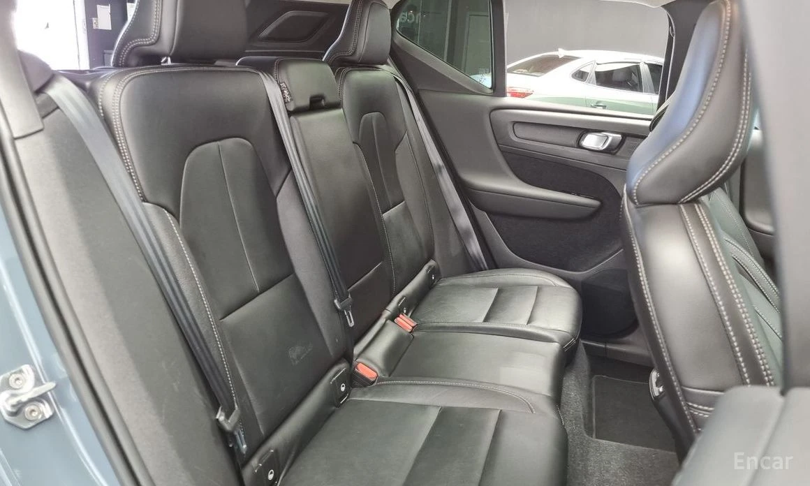 Volvo XC40 B4* MOMENTUM* ПАНО* KEYLESS* ПОДГРЕВ* КАМЕРИ* 360*, снимка 9 - Автомобили и джипове - 54194906