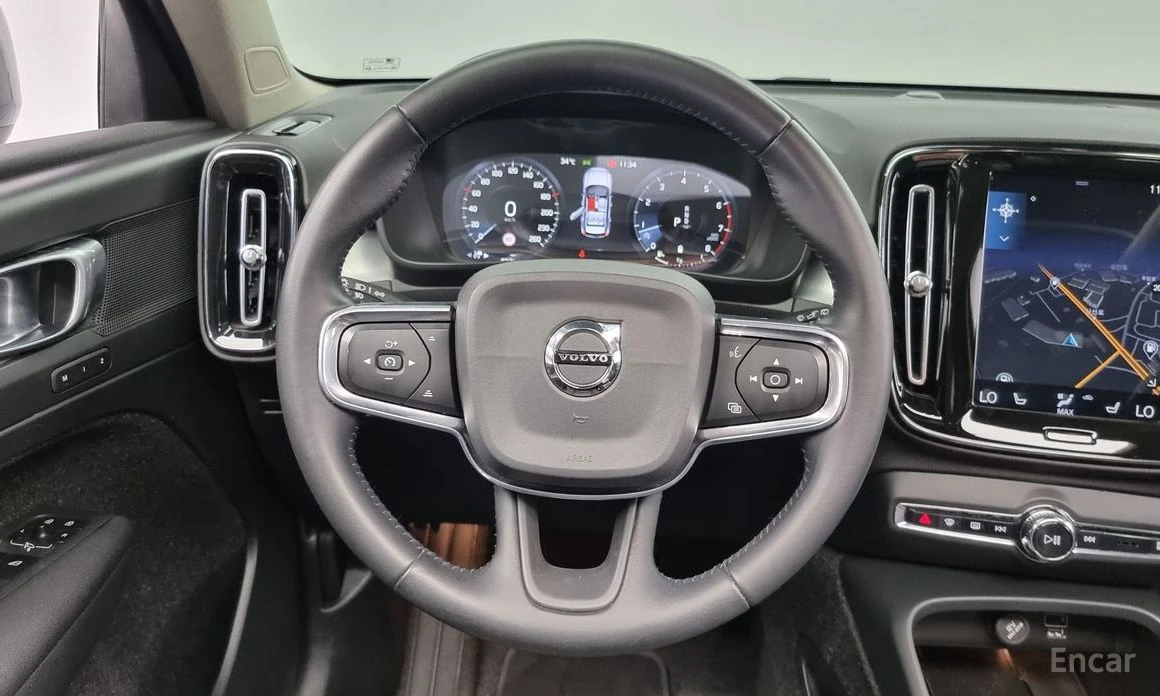 Volvo XC40 B4* MOMENTUM* ПАНО* KEYLESS* ПОДГРЕВ* КАМЕРИ* 360*, снимка 5 - Автомобили и джипове - 54194906