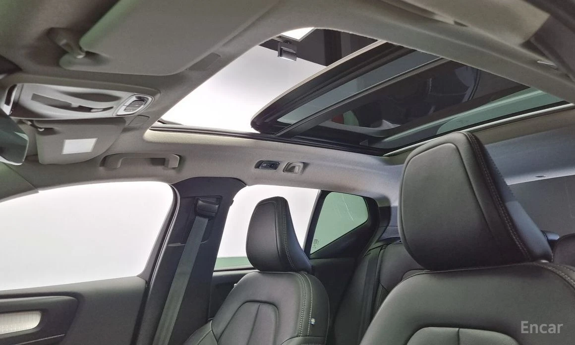 Volvo XC40 B4* MOMENTUM* ПАНО* KEYLESS* ПОДГРЕВ* КАМЕРИ* 360*, снимка 12 - Автомобили и джипове - 54194906