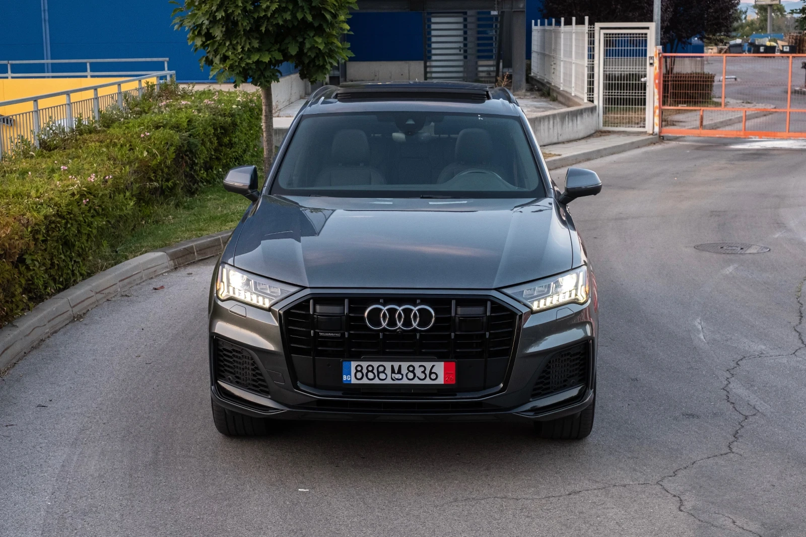 Audi Q7 * 55 TFSI Quattro * S-Line * 7-местен * , снимка 3 - Автомобили и джипове - 56139742