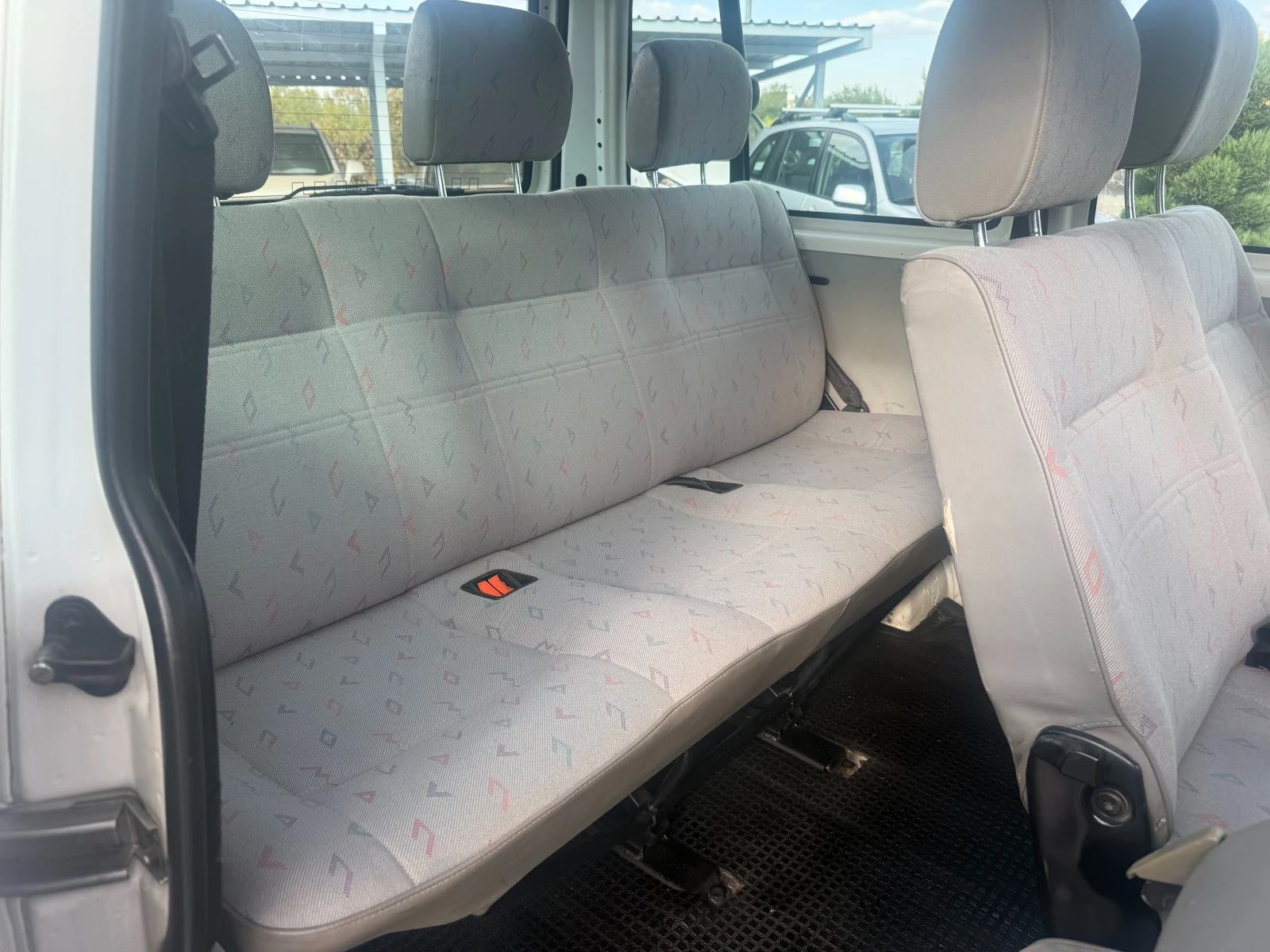 VW Transporter 2.5 TDI НОВ ВНОС !! 9 МЕСТА !! РЕАЛНИ КИЛОМЕТРИ !!, снимка 14 - Бусове и автобуси - 56320800