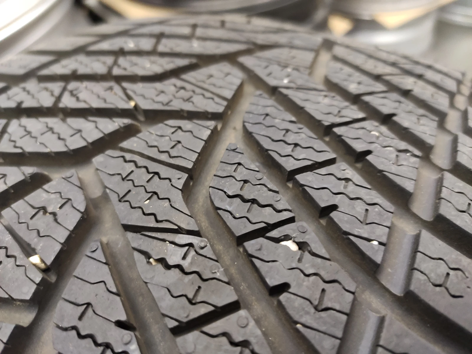  255/40R19 | Mobile.bg   13