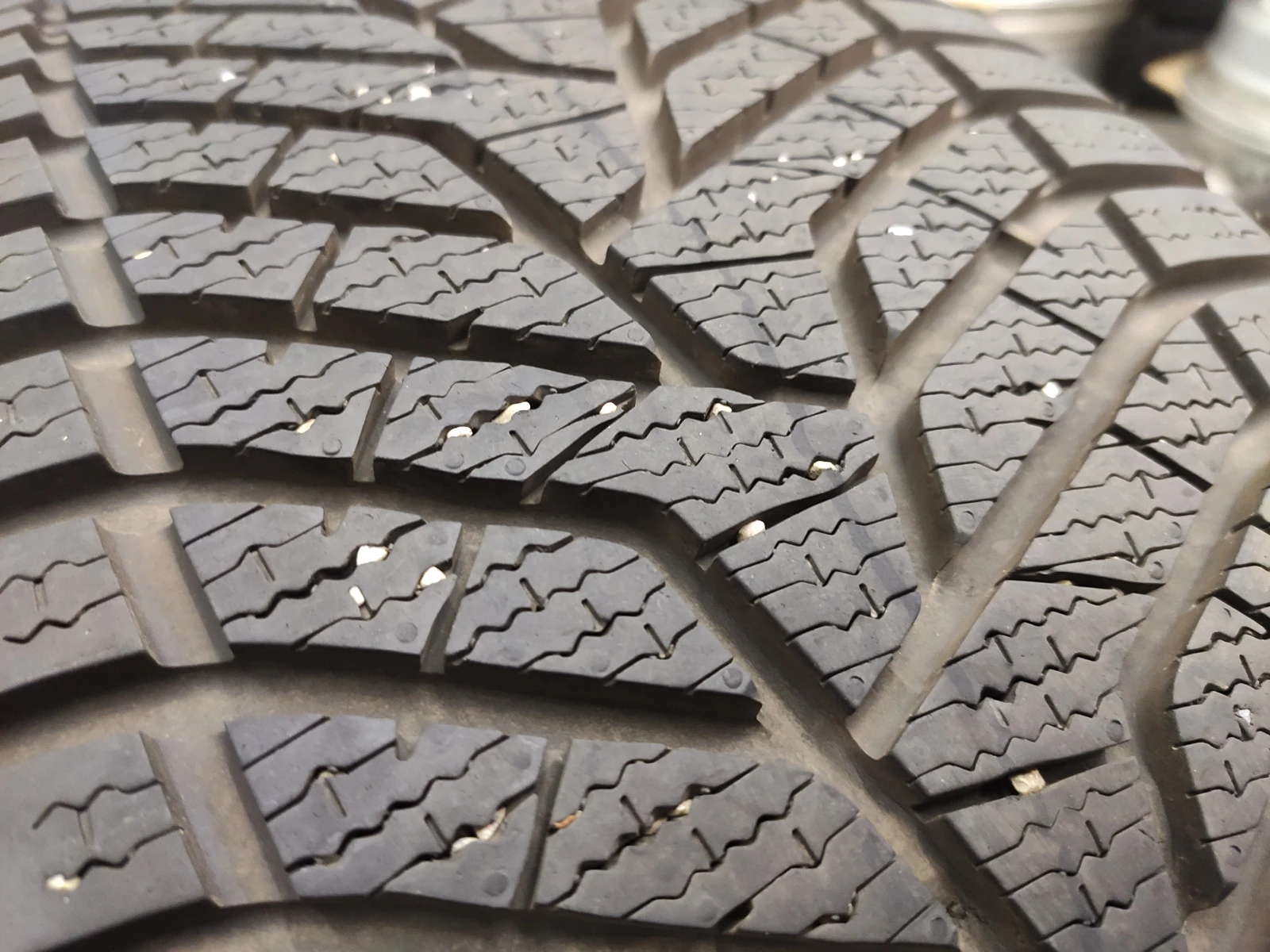  255/40R19 | Mobile.bg   14