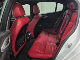 Alfa Romeo Giulia VELOCE AWD 280кс * Възможност за Лизинг* , снимка 13