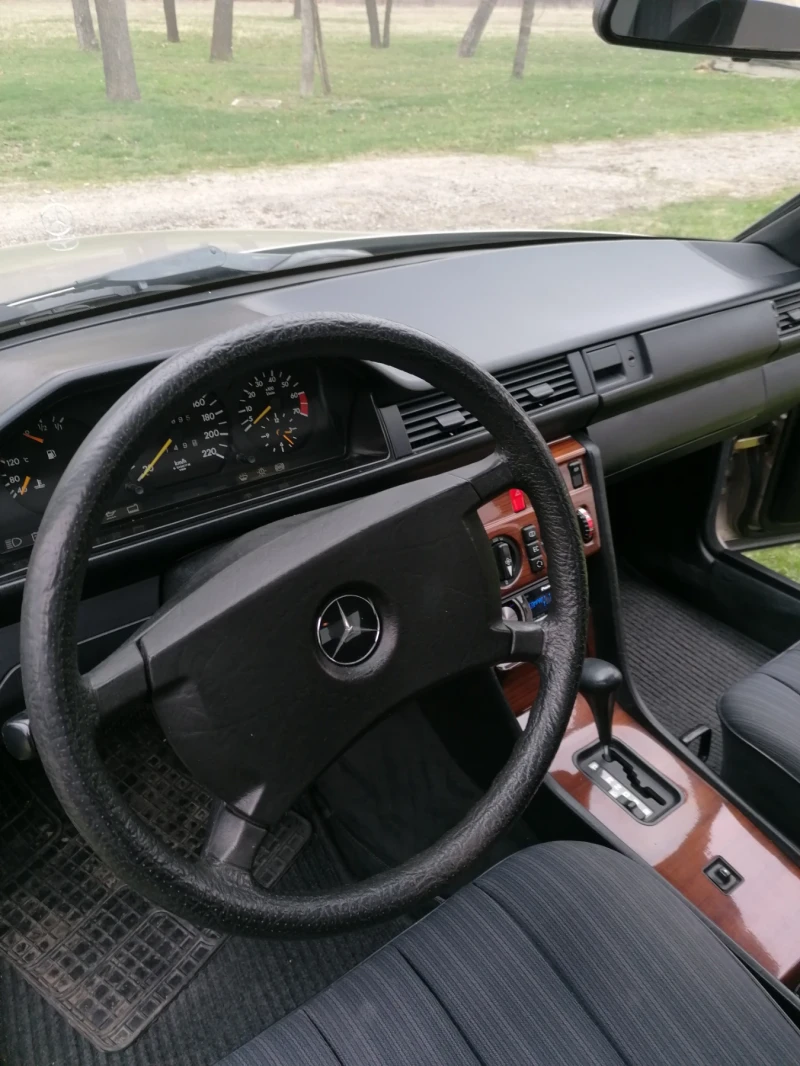 Mercedes-Benz 124, снимка 17 - Автомобили и джипове - 51855990