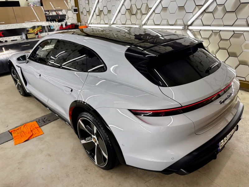 Porsche Taycan Turbo s, снимка 6 - Автомобили и джипове - 52719923