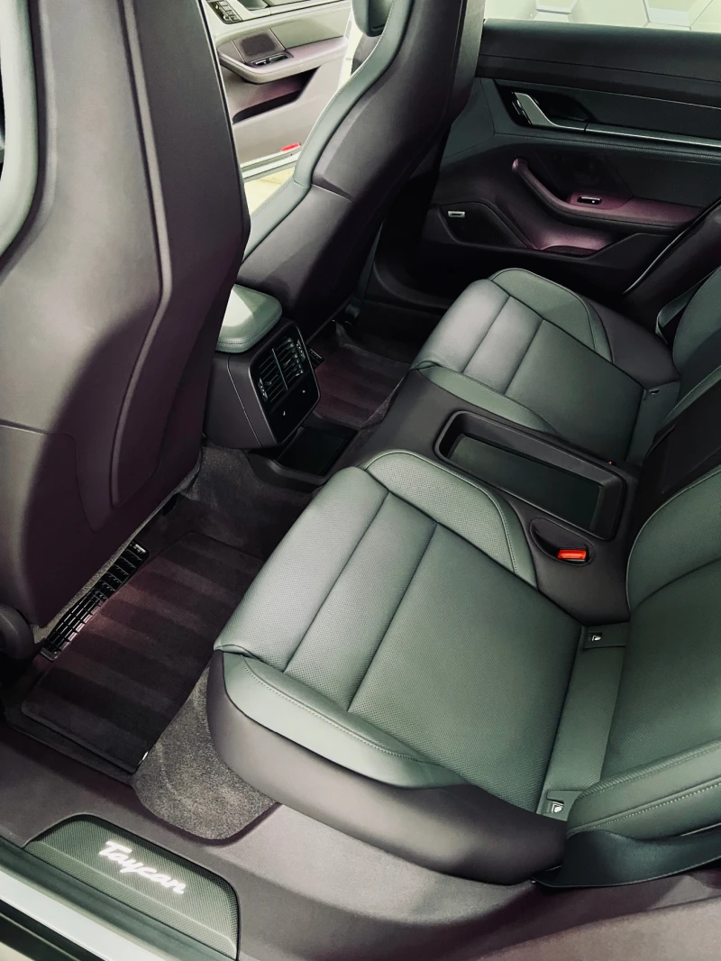 Porsche Taycan Turbo s, снимка 11 - Автомобили и джипове - 52719923