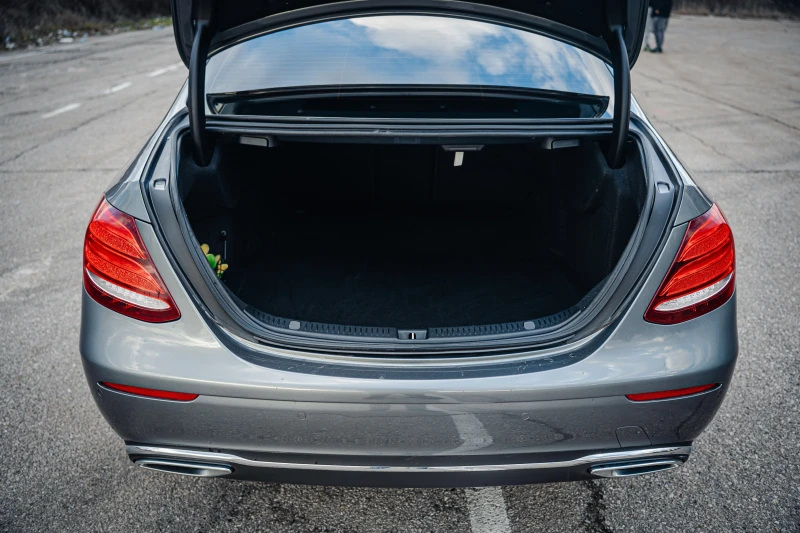 Mercedes-Benz E 220 9-G, снимка 8 - Автомобили и джипове - 53433027