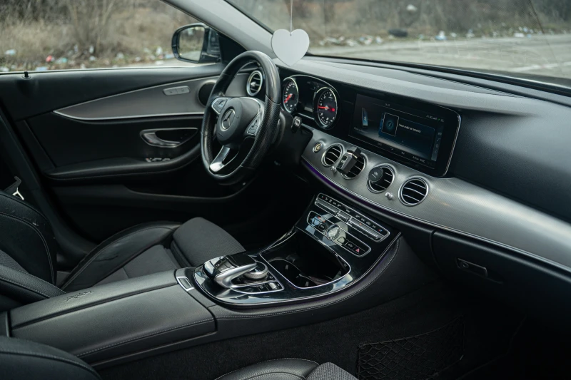 Mercedes-Benz E 220 9-G, снимка 14 - Автомобили и джипове - 53433027